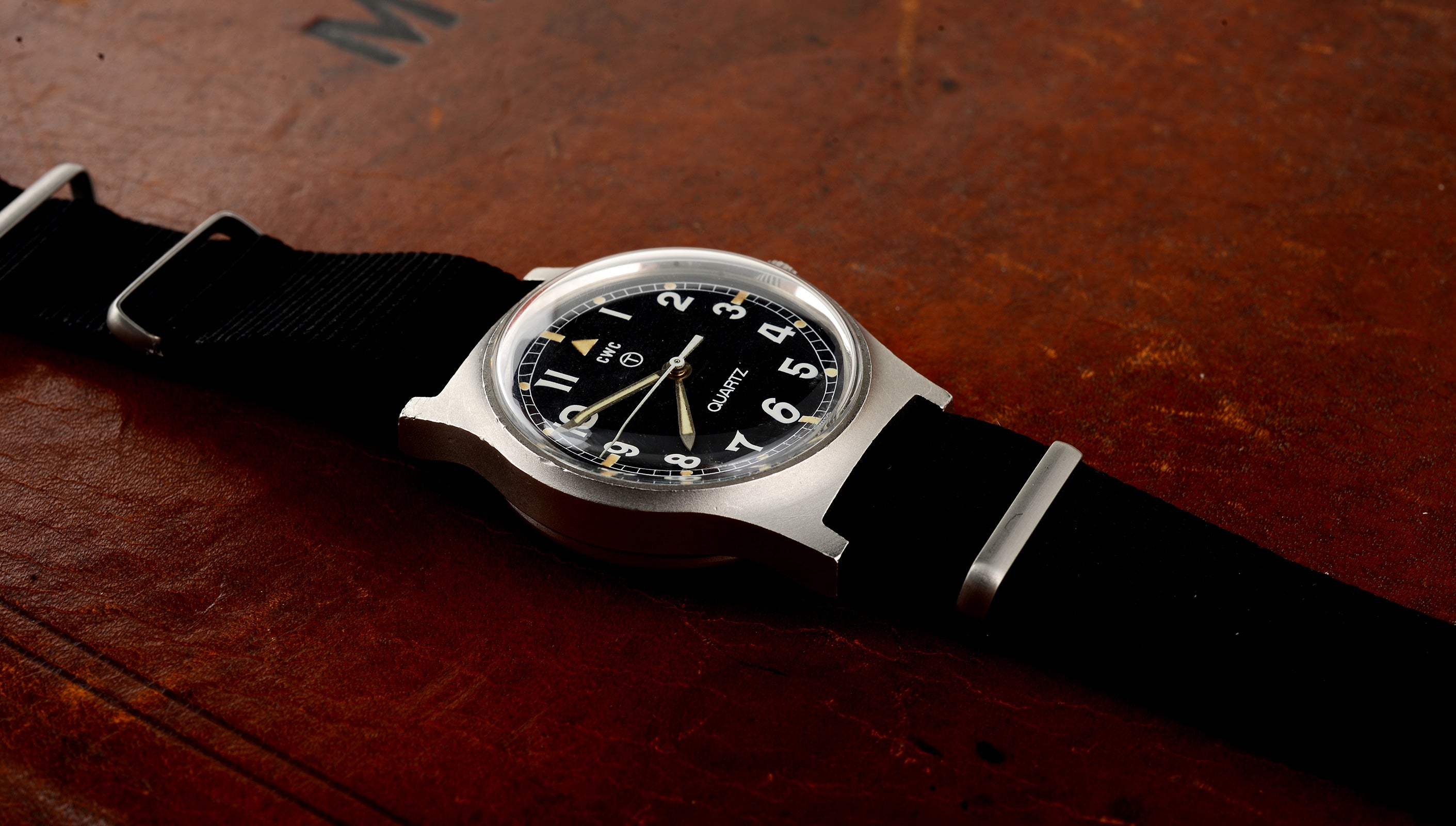 CWC G10 Fat Boy 1980 orologio quarzo 35mm acciaio