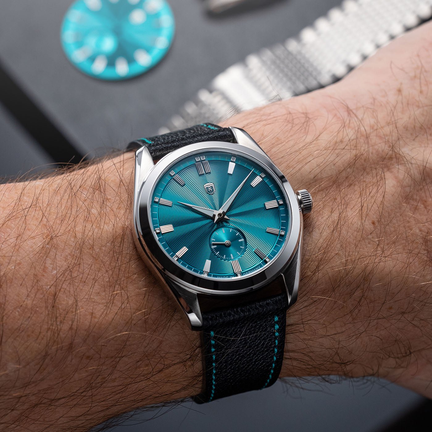 Heinrich Radiance Guilloche Wave orologio ciano scuro