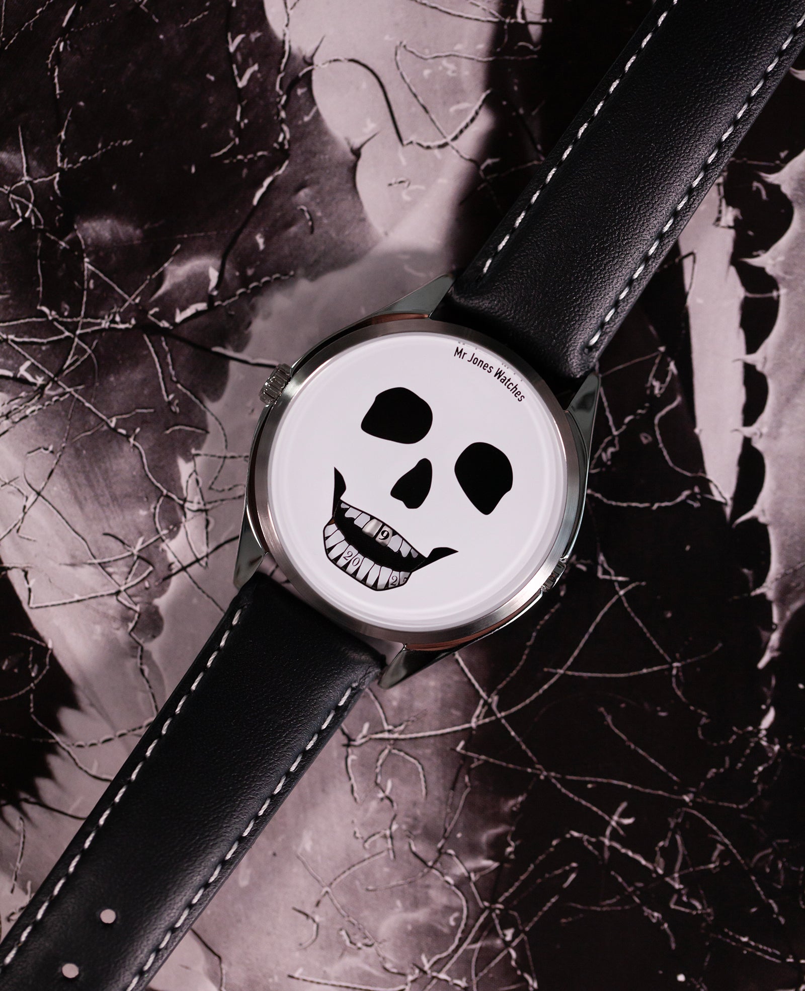 Mr Jones The Last Laugh orologio jump hour 37mm teschio