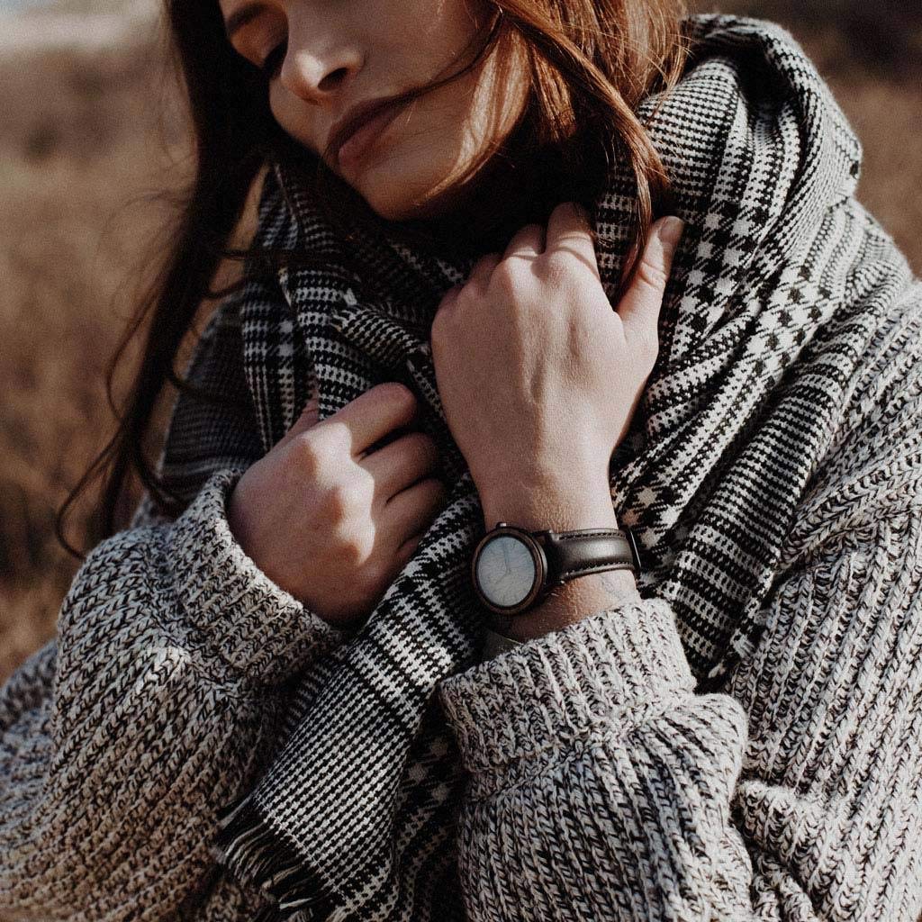 WoodWatch Classic Brown Walnut Jet Petite orologio legno donna 34mm noce